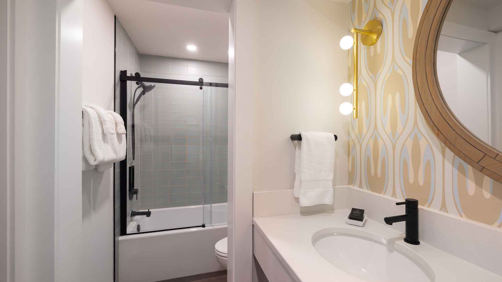 OH_Rooms_Deluxe_Dble-Qn_1