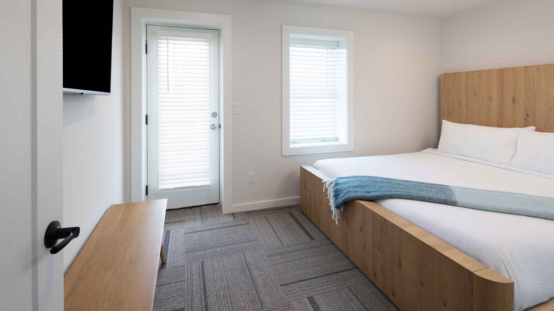 OH_Rooms_Deluxe_King_8